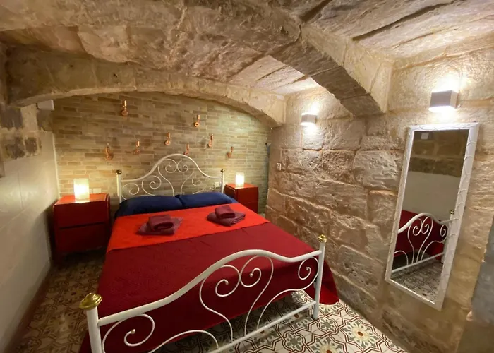 Malta\'S Naughtiest Cabaret